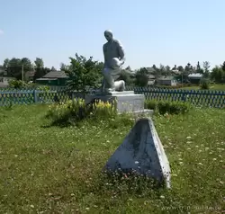 Памятник в селе Горицы