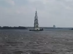 Затопленная колокольня в Калязине