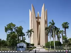 Асуан, памятник советско-египетской дружбы в виде лотоса