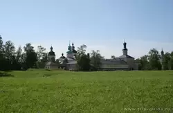 Вид на Успенский монастырь
