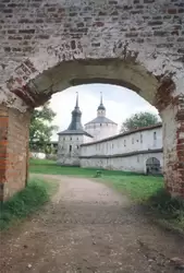 Кирилло-Белозерский монастырь, Глухая и Кузнечная башни