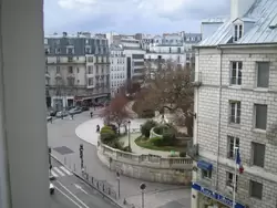 Вид из окна отеля в Париже