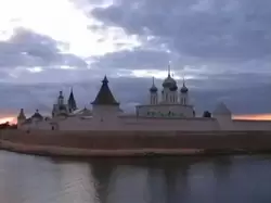 Вид на Макарьев монастырь с Волги