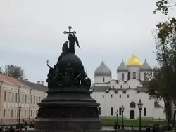 Кремль. Памятник 1000-летия крещения Руси и Софийский собор
