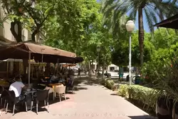 Placa del Parc — ряды кафе