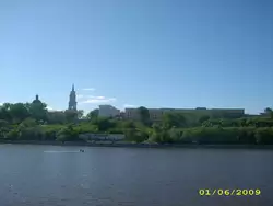 Вид на город Пермь с борта теплохода