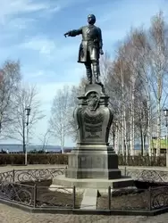 Памятник Петру Великому в Петрозаводске
