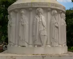 Барельеф с изображением 12-ти псковских святых на постаменте памятника княгине Ольге