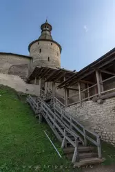 Псков, башня Кутекрома и лестница для туристов