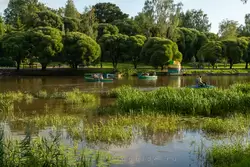 Псков, катание на лодках в парке Куопио