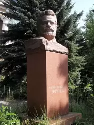 Бюст М.В. Фрунзе на улице Ленина в Пензе