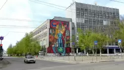 Мозаичное панно на здании «Завода точной электромеханики» в Пензе