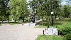 Пенза, скульптурная композиция «Проводы на фронт» на пересечении улиц Тамбовская и Куйбышева