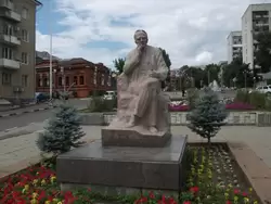 Памятник Константину Федину в Саратове