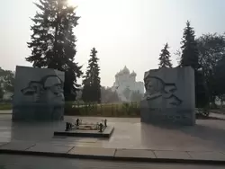 Памятник-монумент в честь боевой и трудовой славы горожан в годы Великой Отечественной войны 1941-1945 гг.