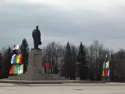 Памятник В.И. Ленину в Ульяновске