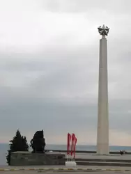 Ульяновск. Обелиск в честь 30-летия победы на берегу Волги