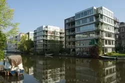 Жилые дома на набережной Морица (<span lang=nl>Mauritskade</span>)
