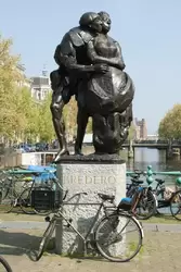Памятник Гербранду Адриансу Бредеро — голландскому поэту и драматургу «Золотого века»