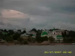 Вид на город Чебоксары с борта теплохода