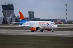 Самолет авиакомпании «Азимут» в аэропорту Ростов-на-Дону