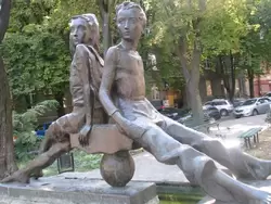 Скульптура «Петя и Гаврик» (площадь Веры Холодной, Одесса, лето 2013)