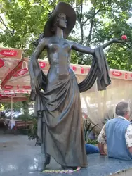 памятник актриссе Вере Холодной (ул. Преображенская, Одесса, лето 2013))