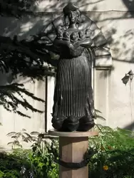 Памятник «Одесса-Мама» (сад скульптур Литературного музея)