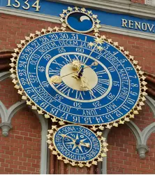 Астрономические часы, показывающие время, дату и день недели, месяц и год, столетие и тысячелетие