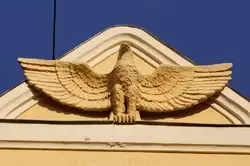 Орёл символизирует вечную борьбу за победу