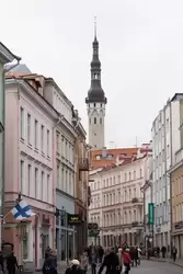 Улица Виру в Таллине, вид на башню Ратуши