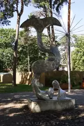 Скульптура «Морская нимфа и пловец» О. Шилова