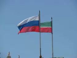 Флаги России и Татарстана