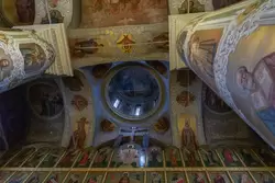 Роспись на сводах и колоннах в Благовещенском соборе в Казани