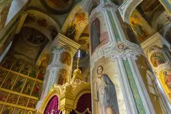 Роспись на колоннах Благовещенского собора в Казани