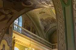 Свод и хоры Благовещенского собора в Казани