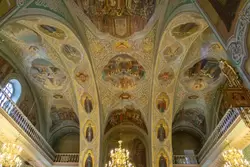 Пышная роспись на сводах Благовещенского собора в Казани