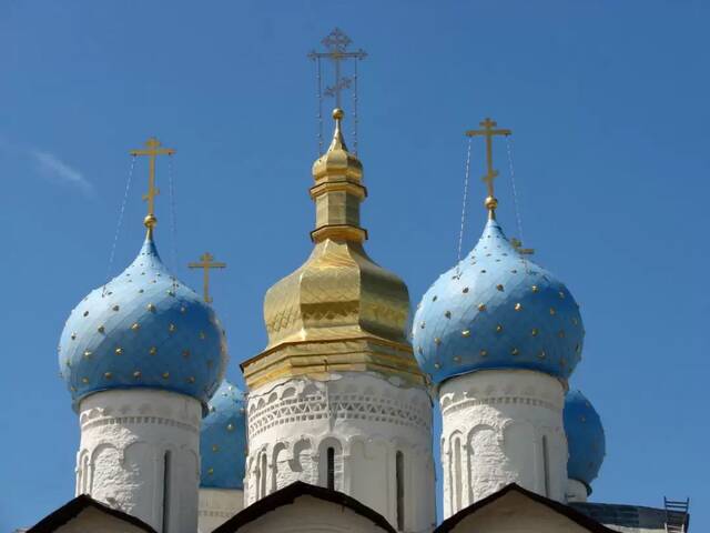 Купола Благовещенского собора, центральный имеет грушевидную форму