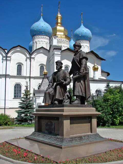 Памятник строителям кремля