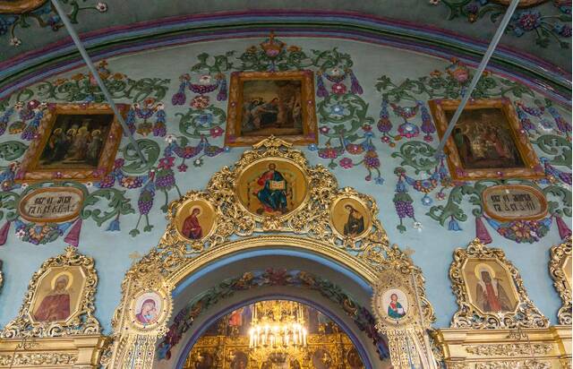 Интерьер летнего храма Петропавловского собора в Казани