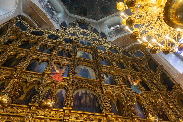7-ярусный иконостас в Петропавловском соборе в Казани