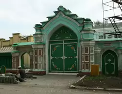 Ворота в Азимовскую мечеть в Казани