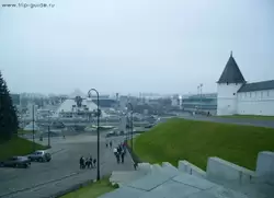 Казань, вид на «Пирамиду» от кремля 