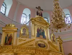 Иконостас в церкви Воздвижения Креста Господня в Казани