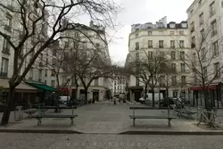 Очаровательная маленькая площадь Марше-Сент-Катрин (place du Marché Sainte-Catherine)