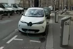 Зарядка электромобилей в Париже