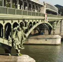 Мост Bir-Hakeim, Париж