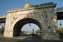 Мост Bir-Hakeim, Париж