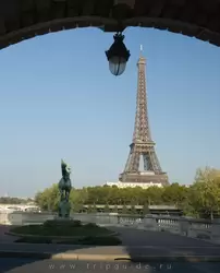 Вид на Эйфелеву башню