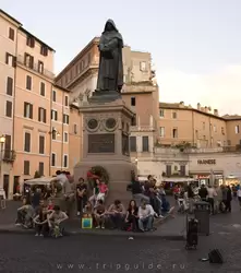 Достопримечательности Рима: площадь Кампо-де-Фьори
